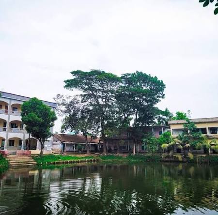 স্কুলের মাঠ